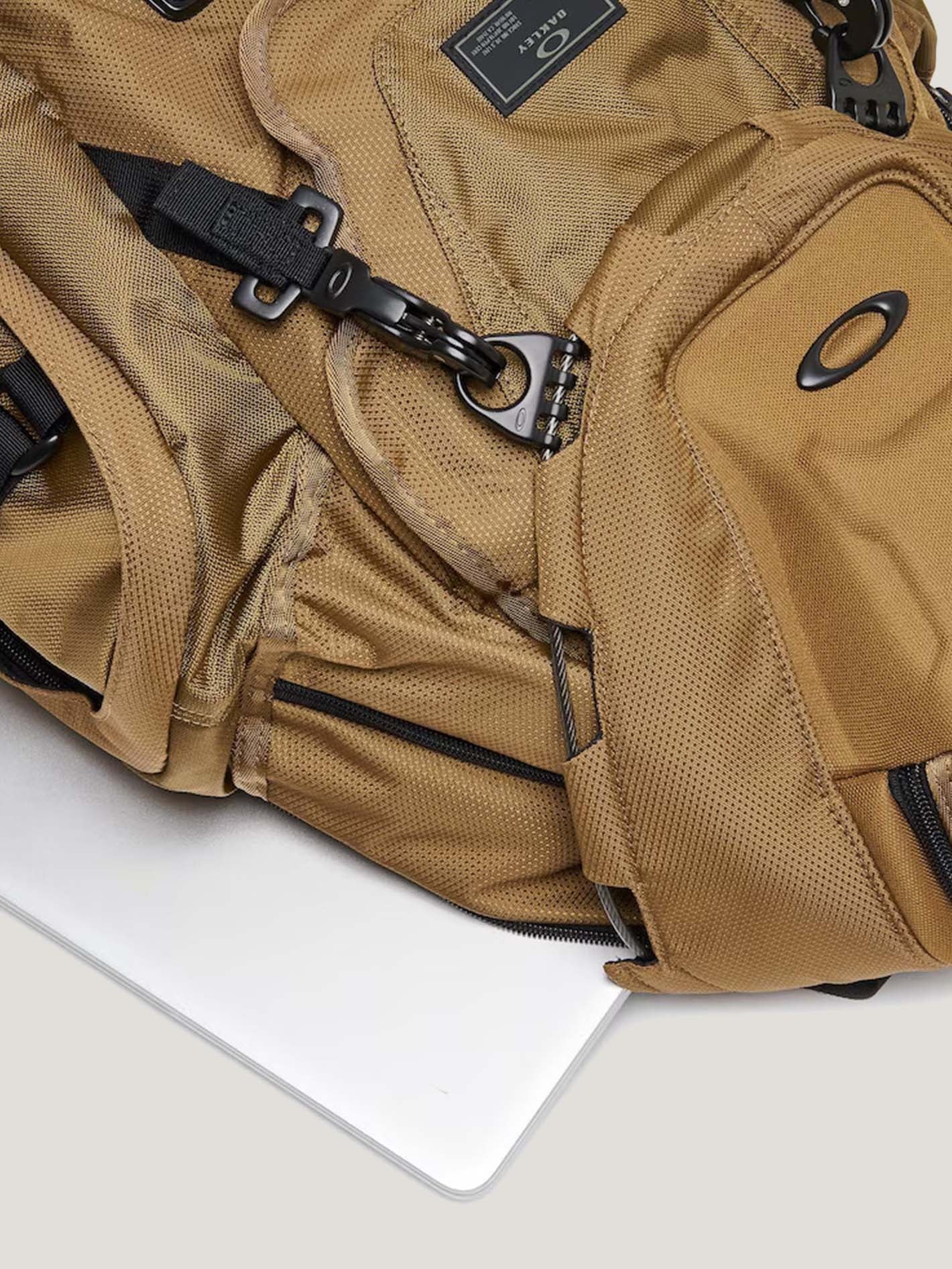 MOCHILA OAKLEY HOMBRE KITCHEN SINK - Image 6