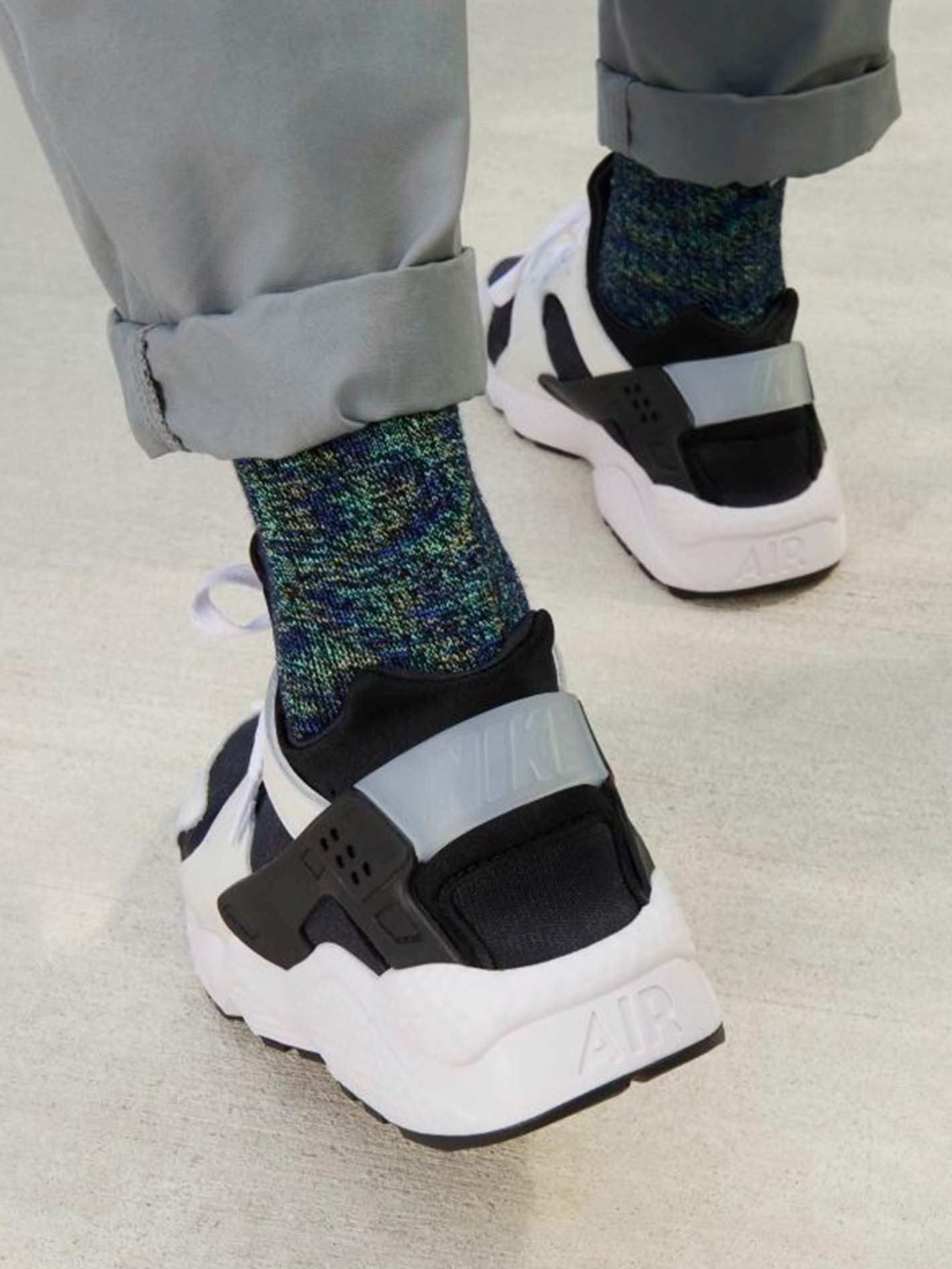 ZAPATILLA NIKE HOMBRE AIR HUARACHE - Image 3