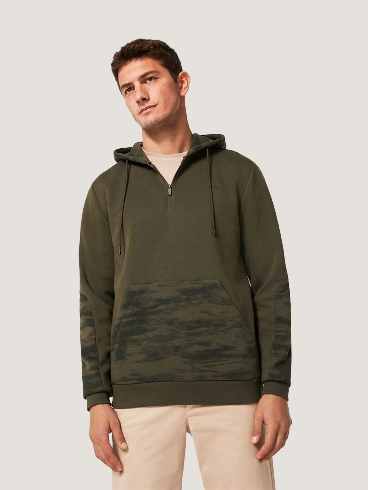 SWEATER OAKLEY HOMBRE CAMO PATCH 1/4 ZIP HOODIE - Image 4