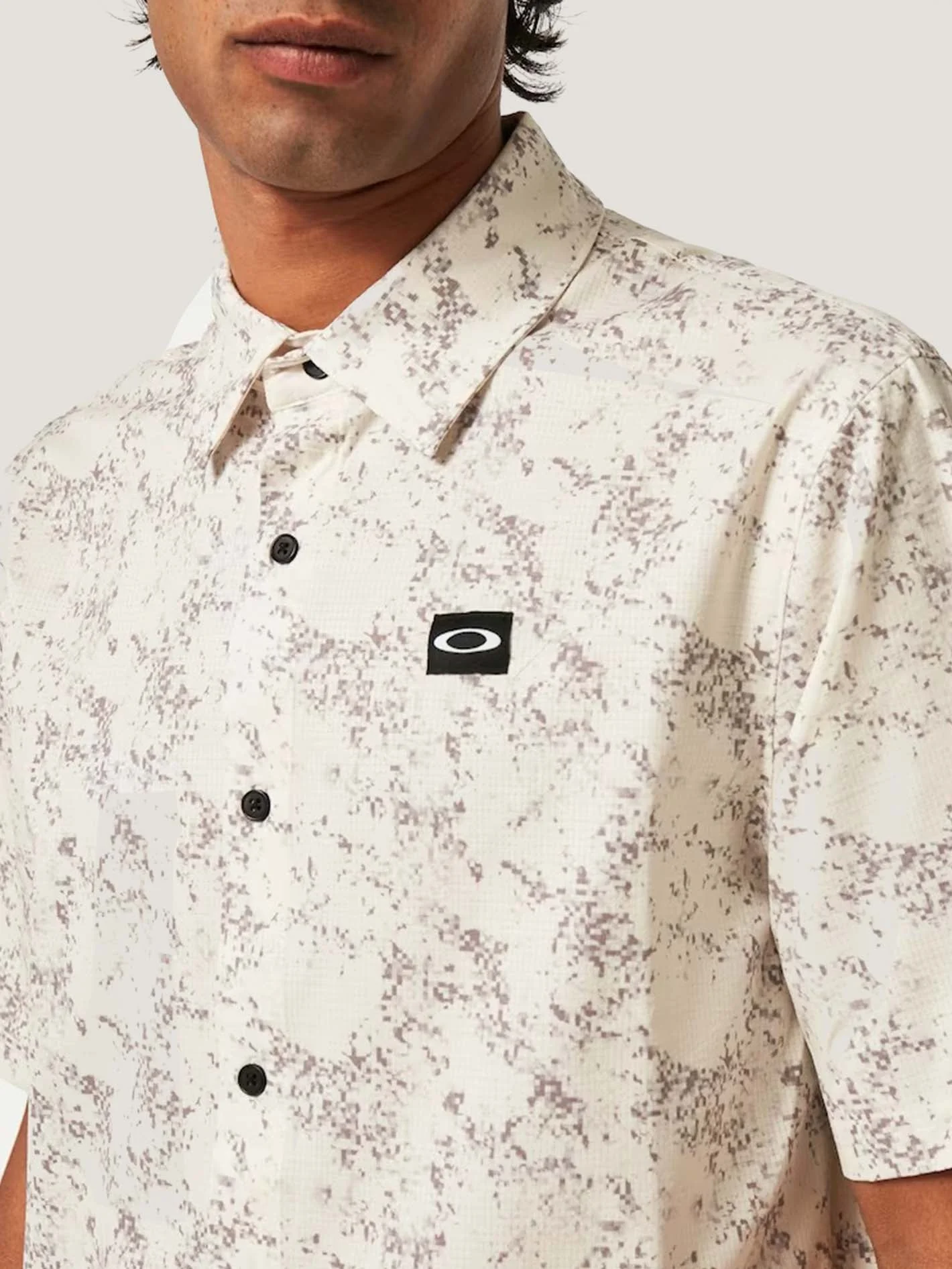 CAMISA M/C OAKLEY HOMBRE OAKLEY SAND CAMO WOVEN - Image 3
