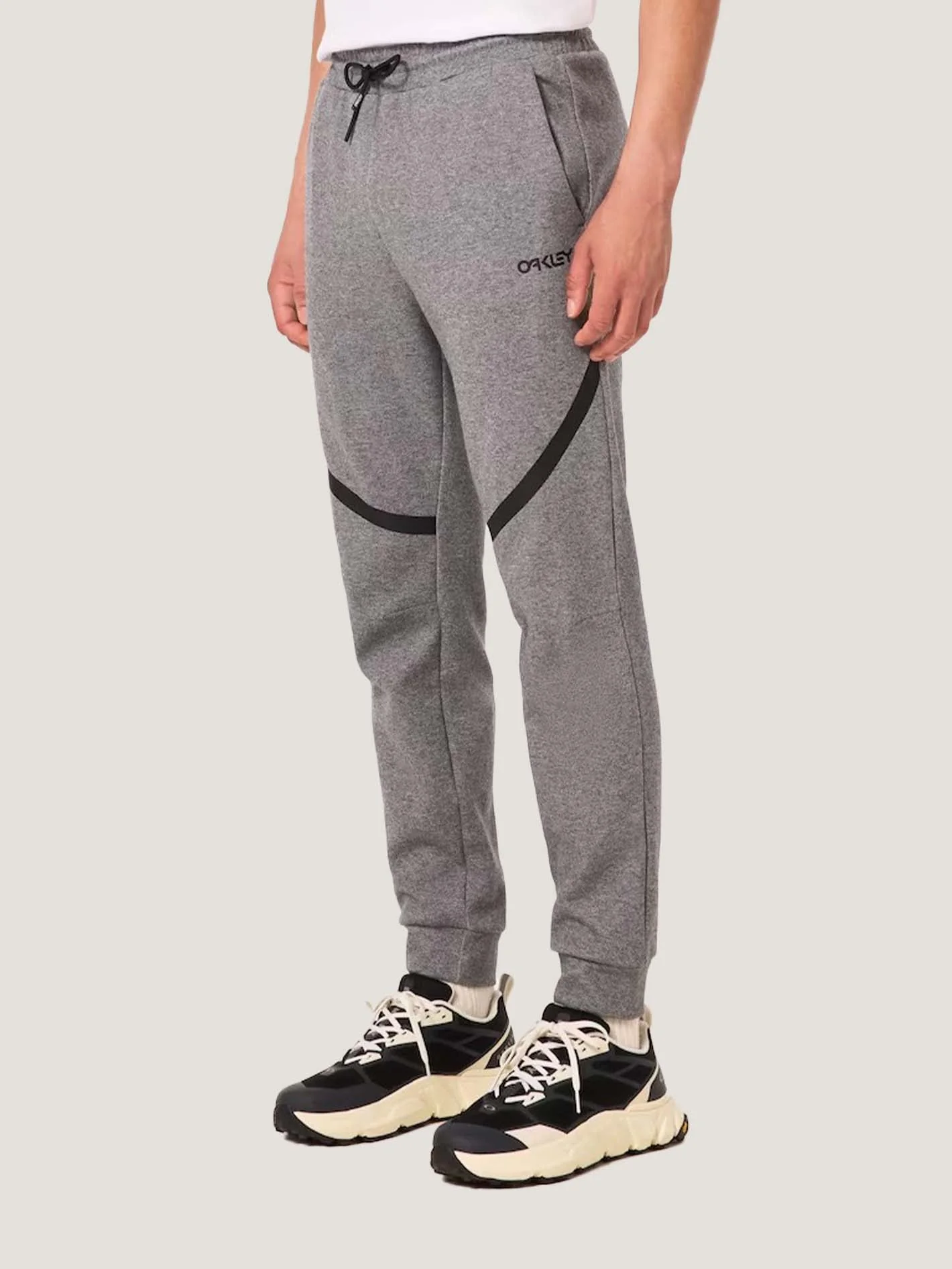 PANTALON BUZO OAKLEY HOMBRE ROAM COMMUTER SWEATPANTS - Image 9