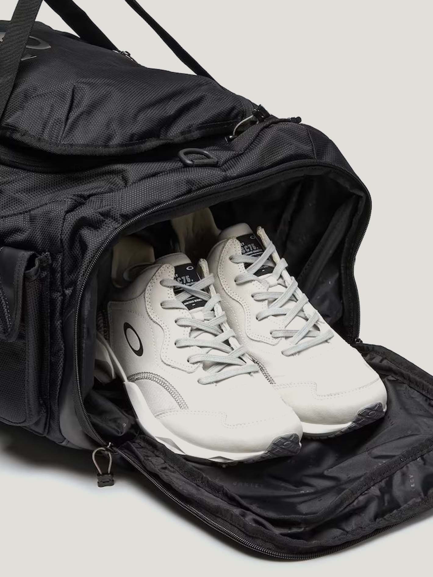 MALETIN OAKLEY HOMBRE URBAN RUCK RC DUFFLE - Image 12