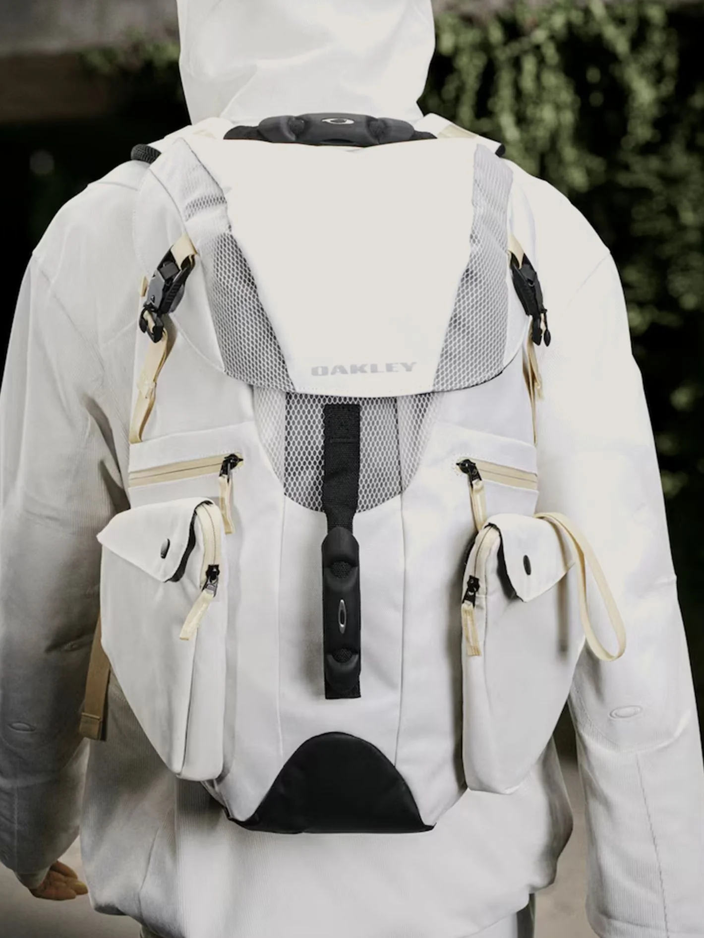 MOCHILA OAKLEY LATITUDE FLEX PACK - Image 2