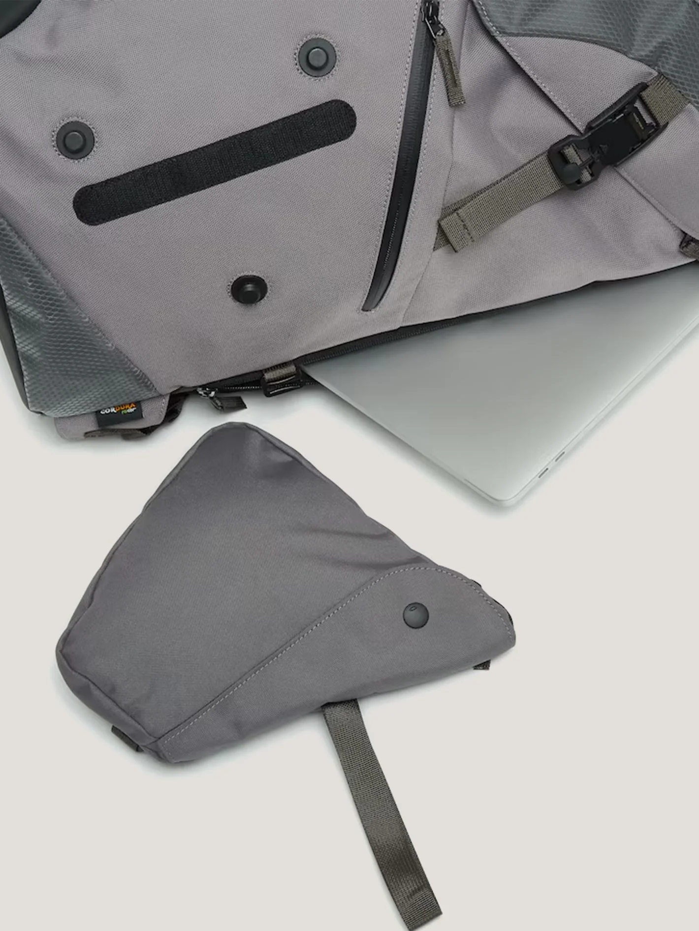 MOCHILA OAKLEY LATITUDE FLEX PACK - Image 9
