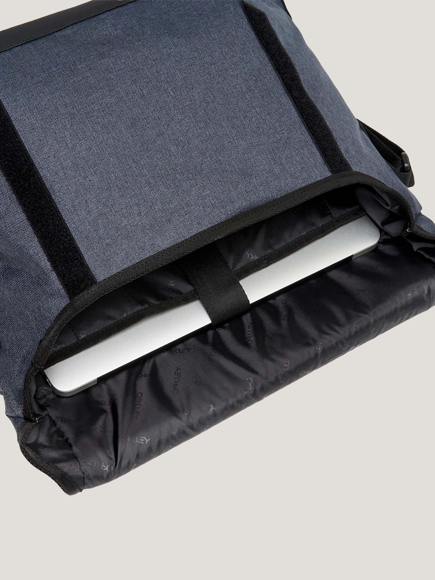 MALETIN OAKLEY TRANSIT MESSENGER BAG - Image 3