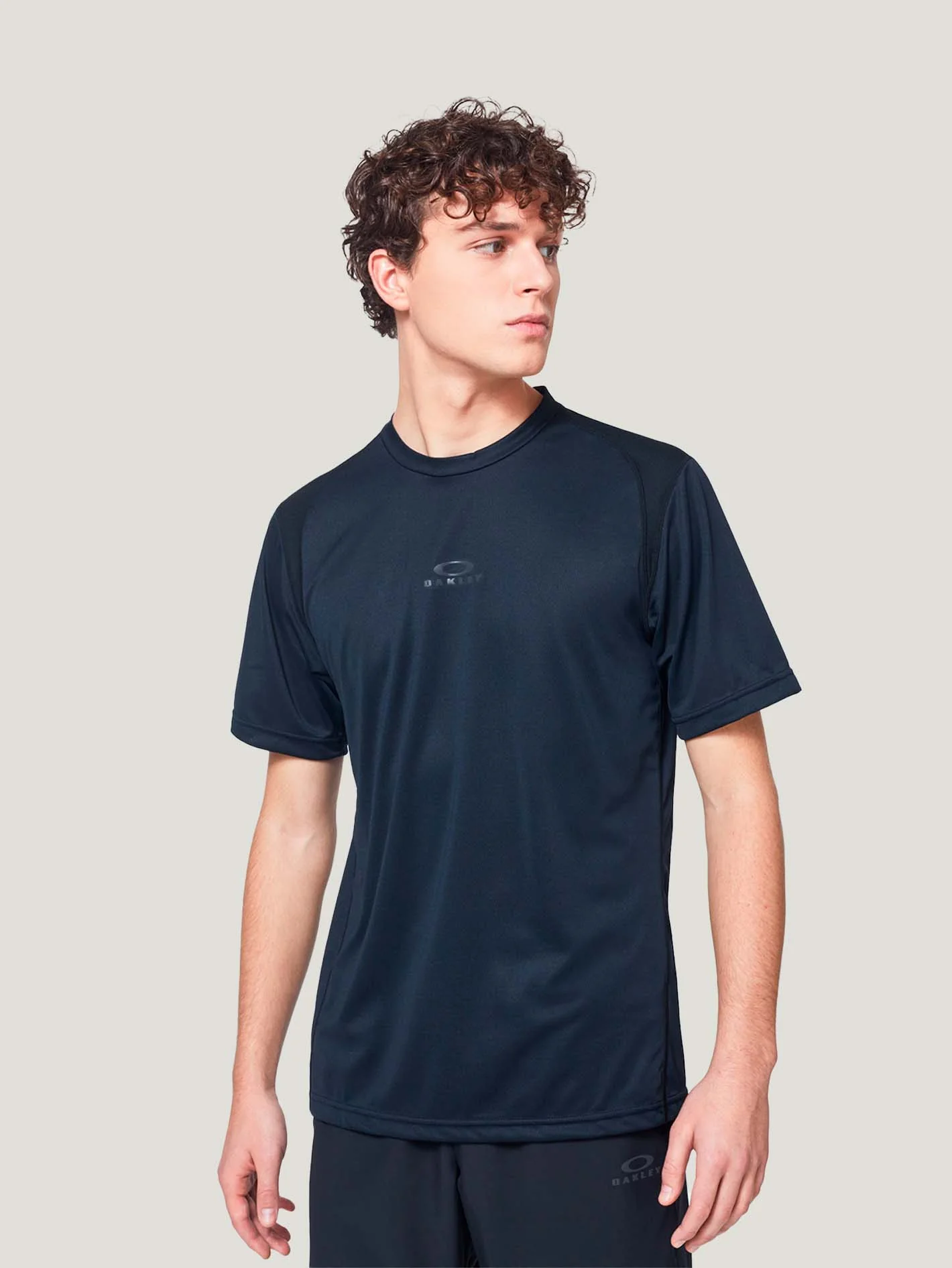POLO M/C OAKLEY HOMBRE FOUNDATIONAL TRAINING SS TEE - Image 2