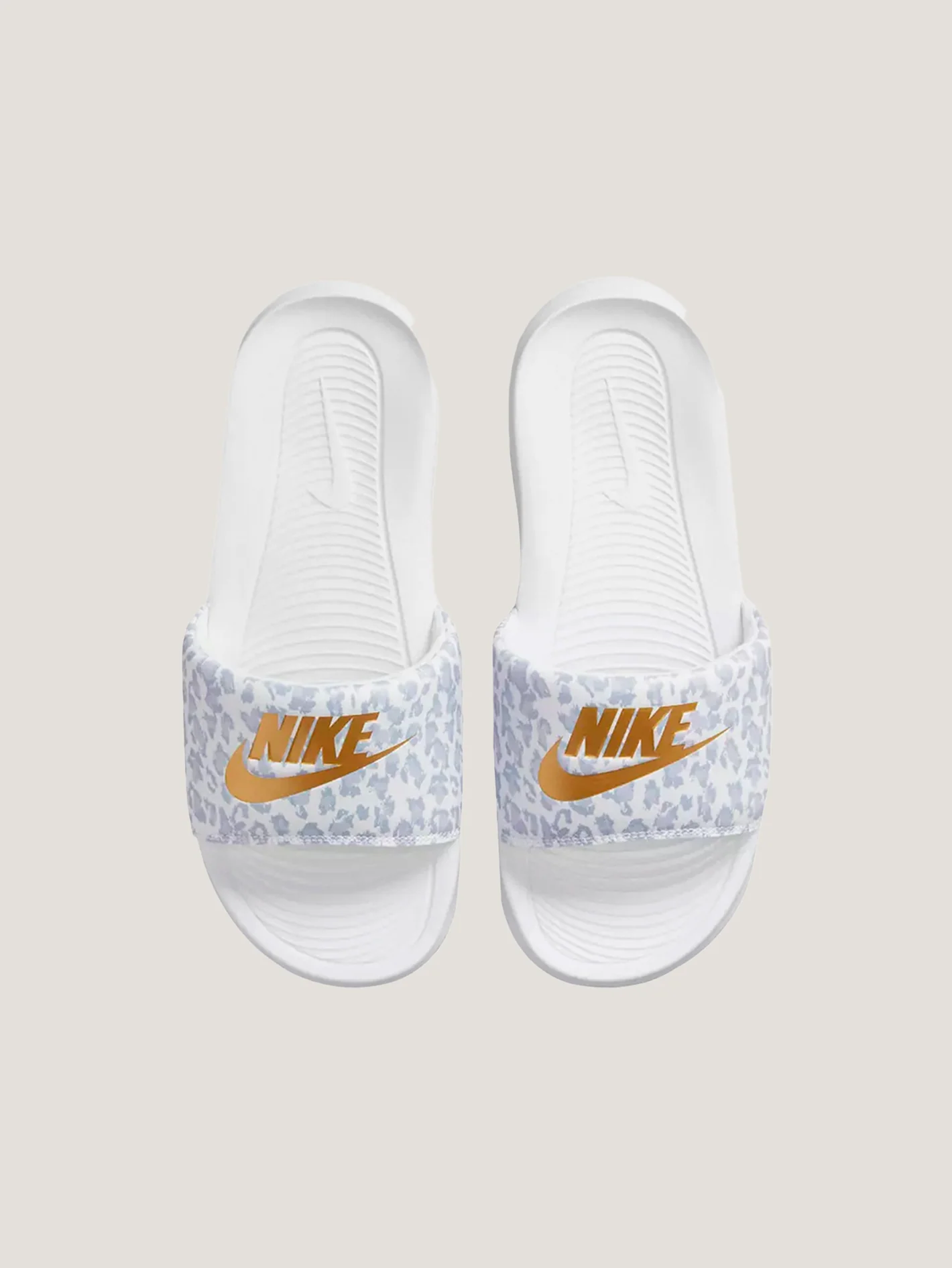 SANDALIA NIKE MUJER VICTORI ONE SLIDE PRINT - Image 2